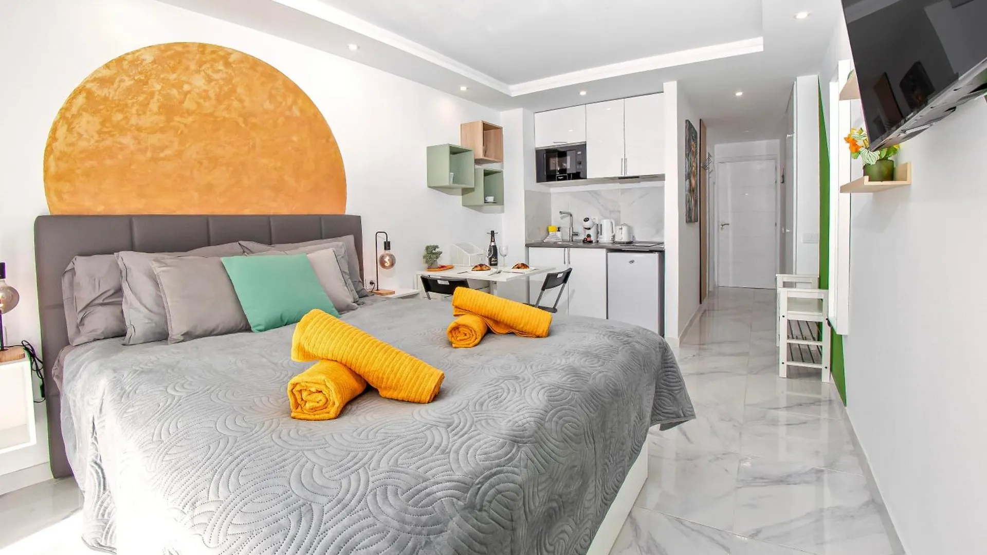 Apart Hotel Ponderosa With A Pool & View, Studio 226 Playa Feñabe
