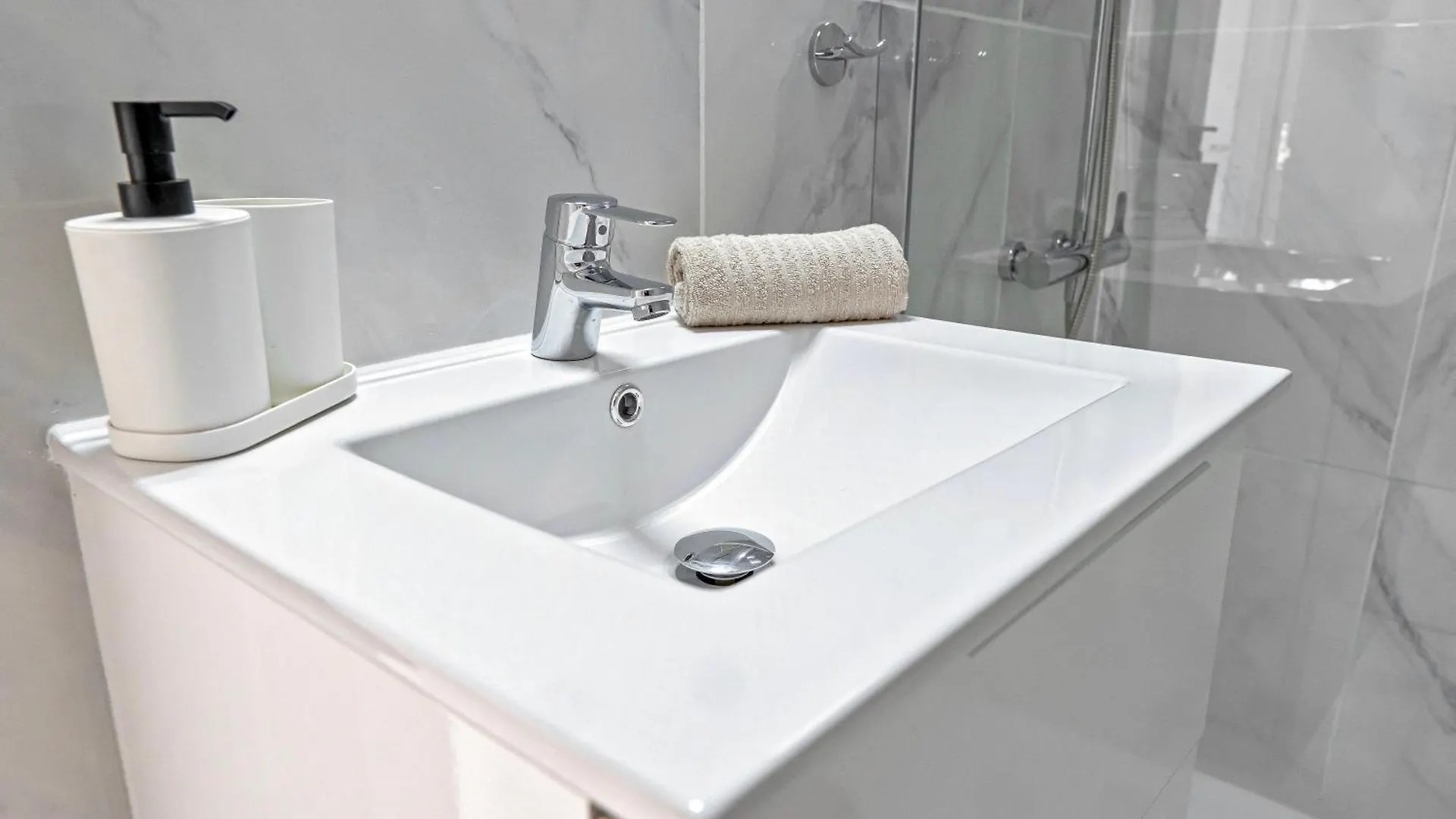 Apart Hotel Ponderosa With A Pool & View, Studio 226 Playa Feñabe Apartman