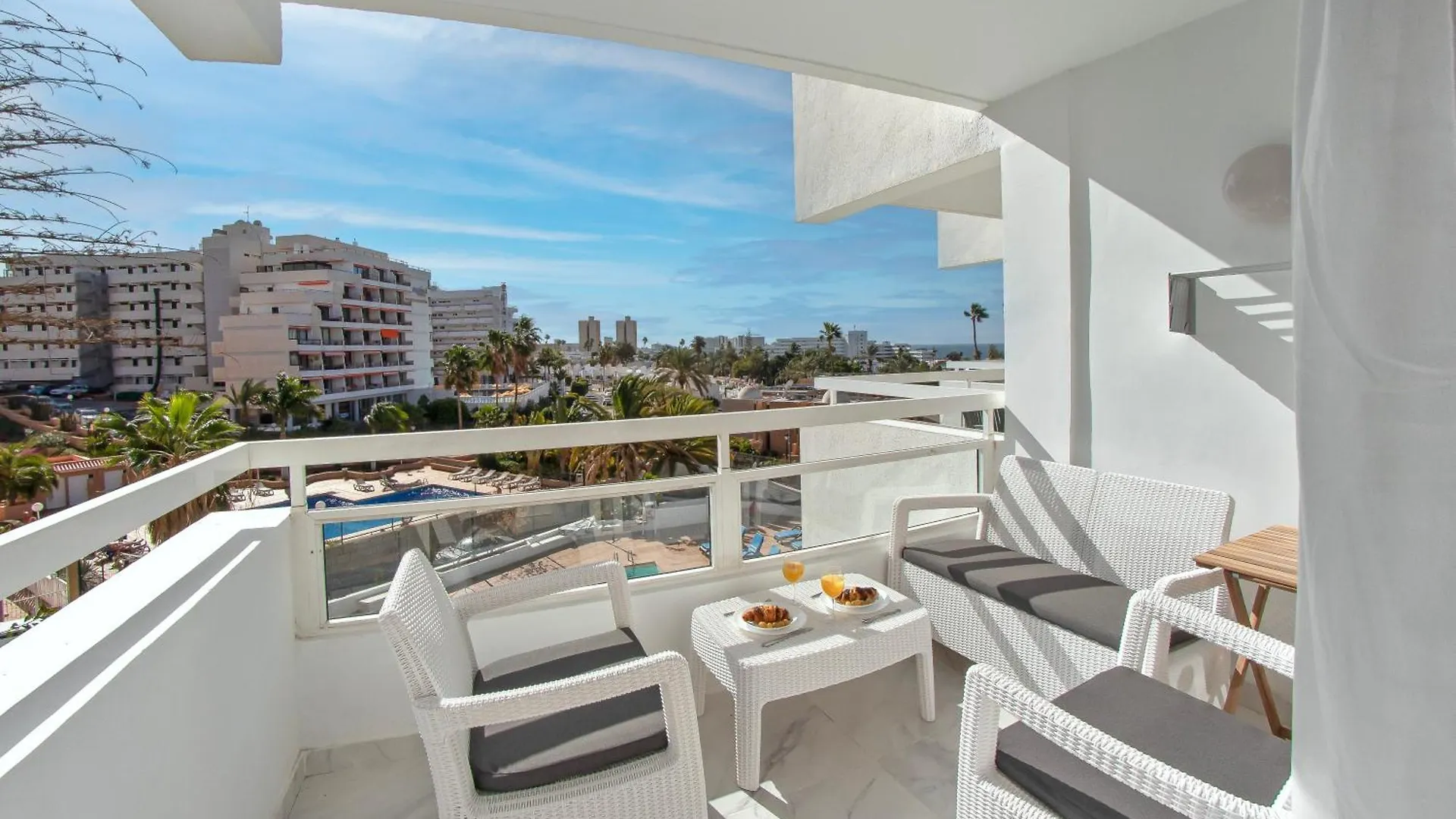 Apart Hotel Ponderosa With A Pool & View, Studio 226 Playa Feñabe