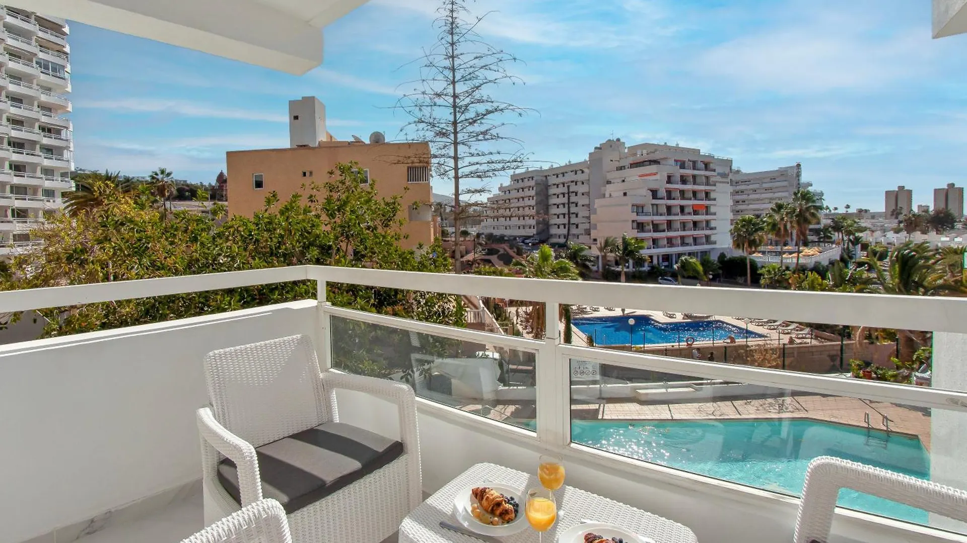 Apart Hotel Ponderosa With A Pool & View, Studio 226 Playa Feñabe 0*,  スペイン