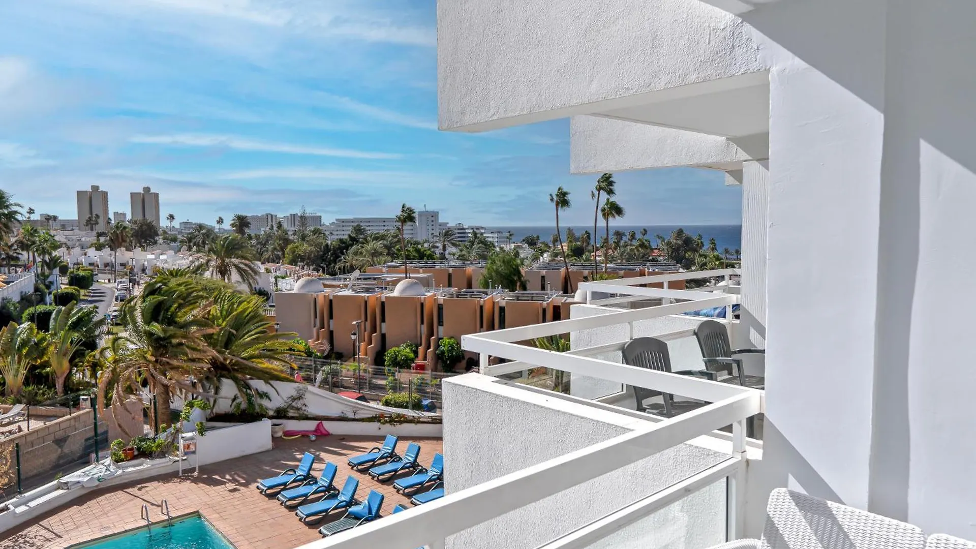 Apart Hotel Ponderosa With A Pool & View, Studio 226 Playa Feñabe