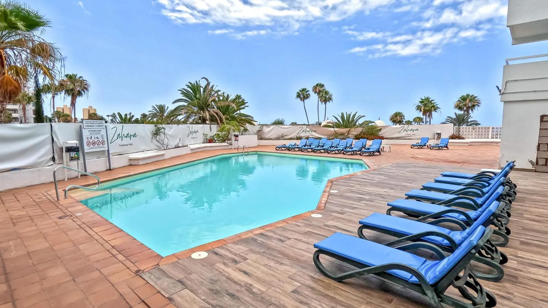 Apart Hotel Ponderosa With A Pool & View, Studio 226 Playa Feñabe アパート