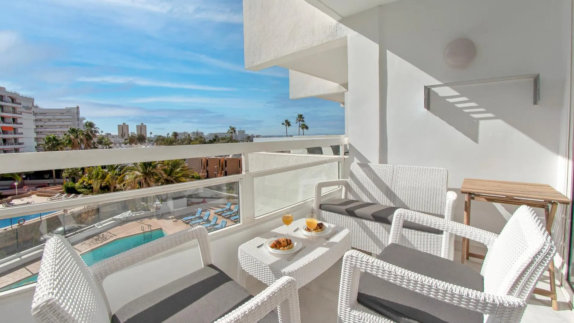 Apart Hotel Ponderosa With A Pool & View, Studio 226 Playa Feñabe 0*,